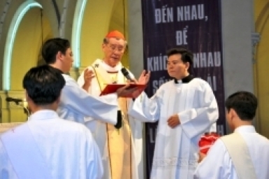 Lễ Truyền Dầu năm 2012 tại nhà thờ Chánh tòa Đức Bà Sài Gòn