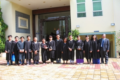 Hội Thánh Phú Nhuận Báp-têm cho 13 ứng viên (6.2013)