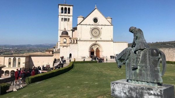 ĐGH Phanxicô mời các nhà kinh tế và doanh nhân trẻ đến Assisi