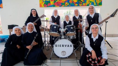 Ban nhạc rock của các nữ tu Siervas sẽ trình diễn tại Panama