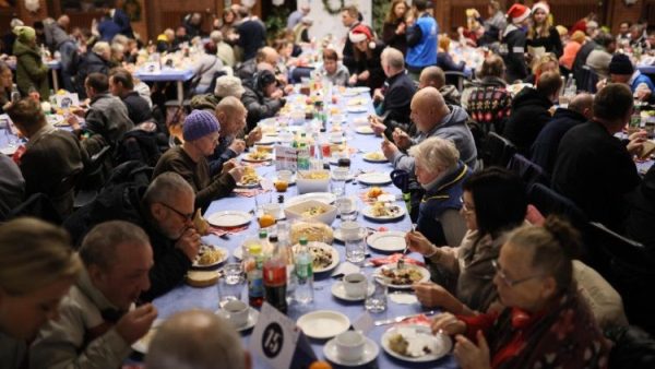 Cộng đoàn Thánh Egidio phục vụ hơn 300 ngàn phần ăn cho người nghèo dịp Giáng sinh