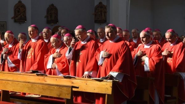 Các Giám mục Ba Lan khẳng định hôn nhân giữa một người nam và một người nữ