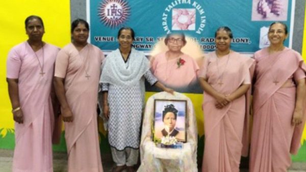 Các Nữ tu Dòng Thánh giá Thương xót tham gia vào các hoạt động chống nạn buôn người ở Ấn Độ