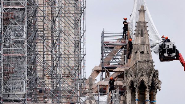 Nhà thờ Đức Bà Paris sẽ được tái thiết như trước