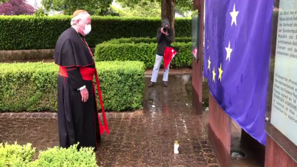 Đức Hồng y Jean-Claude Hollerich phê bình chính phủ cấm các lễ nghi tôn giáo