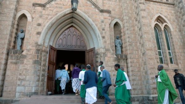 Tham dự Thánh lễ tại nhà thờ là bắt buộc ở Zimbabwe trừ trường hợp bất khả kháng