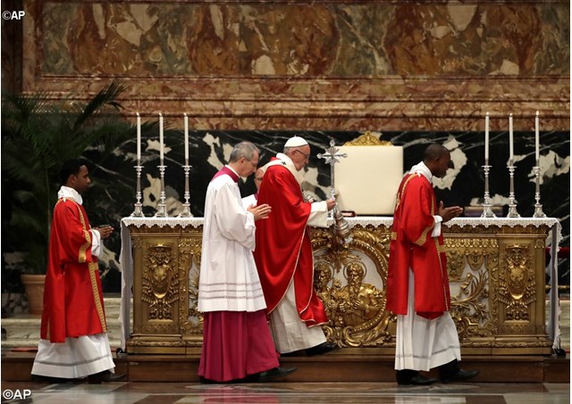 Đức Giáo hoàng chủ lễ cầu hồn cho 151 Hồng y và Giám mục