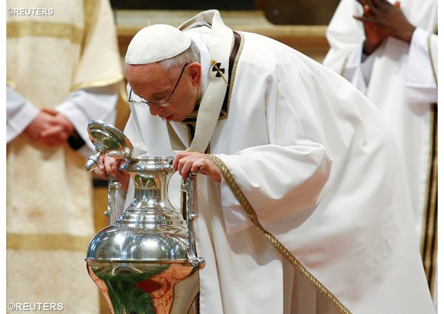 Đức Giáo hoàng Phanxicô chủ sự thánh lễ làm phép dầu