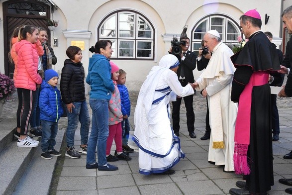 ĐGH Phanxicô gặp những người được các Tổ chức Bác Ái của Giáo hội Estoni giúp đỡ