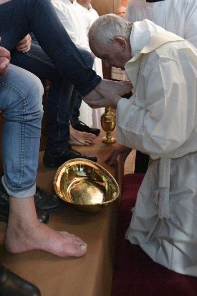 Đức Giáo hoàng cử hành Lễ Tiệc Ly và Rửa Chân cho các Tù Nhân tại nhà tù Paliano