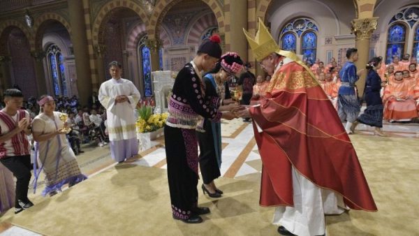 Các nhà lãnh đạo tôn giáo Thái Lan hành hương thúc đẩy hòa bình
