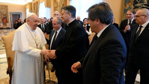 ĐGH Phanxicô: Những người ``của`` Đức Giáo hoàng phải có đặc sủng hiệp thông