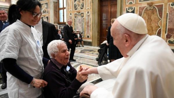 Đức Giáo hoàng: Đón tiếp những người dễ bị tổn thương như Chúa đã làm
