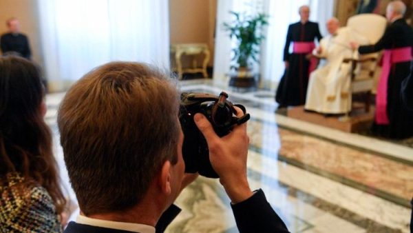 Đức Giáo hoàng: bao nhiêu cuộc xung đột bị châm ngòi bởi tin giả