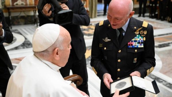 Đức Giáo hoàng tiếp phái đoàn không quân Ý dịp kỷ niệm 100 năm thành lập