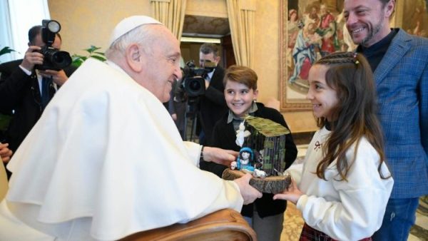 Đức Giáo hoàng tiếp phái đoàn thiếu niên Công giáo Tiến hành Ý đến mừng Giáng sinh