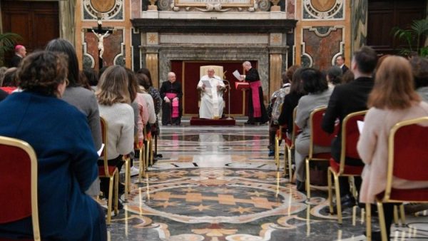 Đức Giáo hoàng: Truyền thông Công giáo không tuyên truyền hay tiếp thị