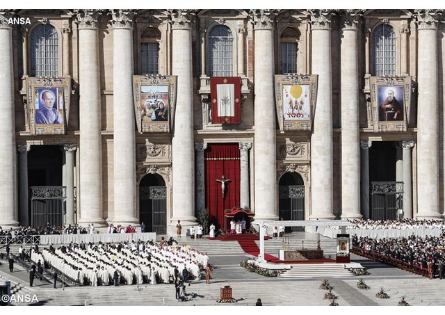 Đức Giáo hoàng Phanxicô tôn phong 35 tân hiển thánh