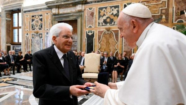 ĐGH trao giải thưởng quốc tế Phaolô VI cho Tổng thống Mattarella của Ý