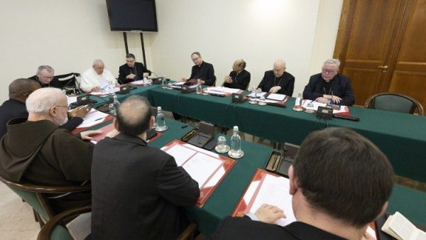 Hội đồng Hồng y Cố vấn nhóm họp với Đức Giáo hoàng