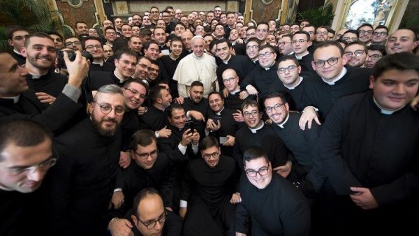 Giáo hội Ý tổ chức quyên góp hỗ trợ các linh mục