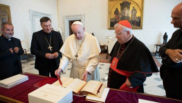 Bản thảo Sách Lễ mới của HĐGM Ý được trình cho ĐGH