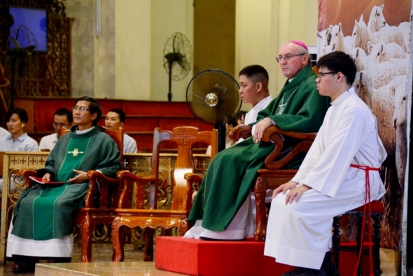Nhà thờ Chính toà Sài Gòn: ĐTGM Leopoldo Girelli dâng lễ tạ ơn