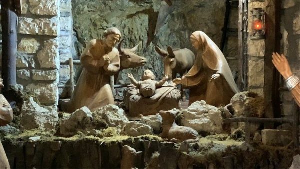 ĐGH ban ơn toàn xá cho tín hữu viếng hang đá Giáng Sinh tại nhà thờ dòng Phanxicô