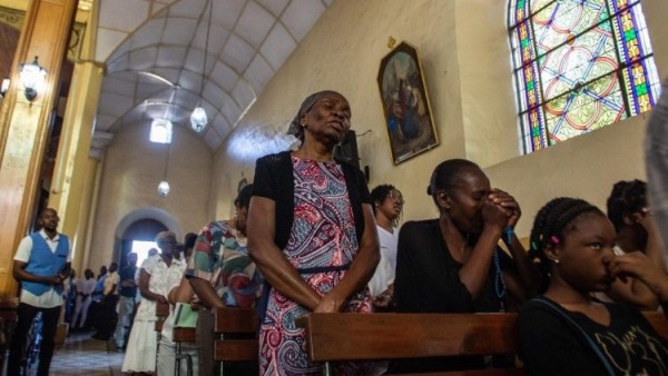 Các linh mục Haiti tiếp tục ở lại với người dân giữa xung đột
