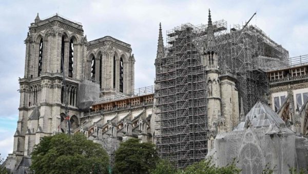 Nhà thờ Đức Bà Paris sẽ được gắn cửa sổ kính màu mới và hiện đại