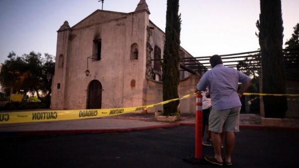 Nhà thờ San Gabriel 249 tuổi bị cháy. Giám mục Los Angeles kêu gọi cầu nguyện cho cộng đoàn
