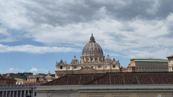 Vatican thiet lap dia chi email de bao cao nhung quan tam chong tham nhung