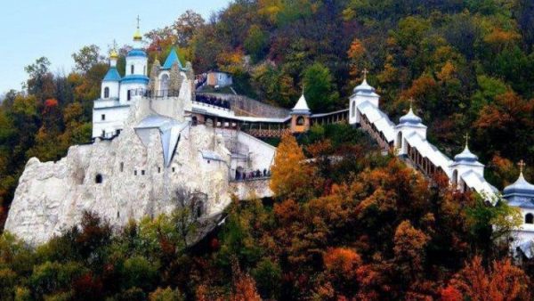 Đan viện lịch sử của Chính Thống giáo ở Ucraina bị tàn phá