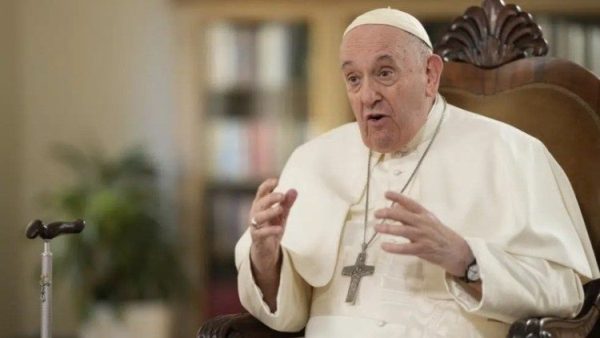 Đức Giáo hoàng: Phê bình là tốt nhưng phải nói trực tiếp