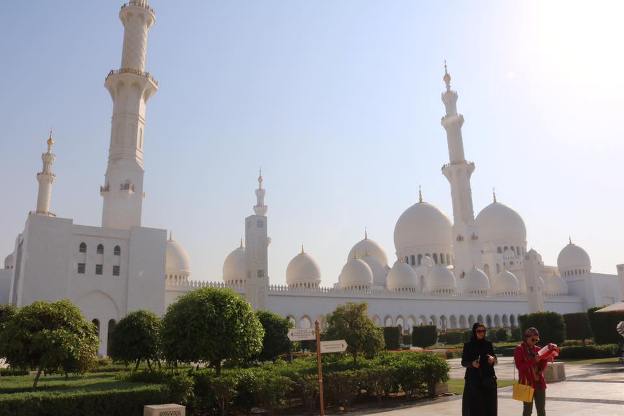 Một thánh đường Hồi giáo ở Abu Dhabi được đổi tên