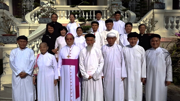 Các Hội Thánh Cao Đài chúc Xuân Đức Tổng Giám mục