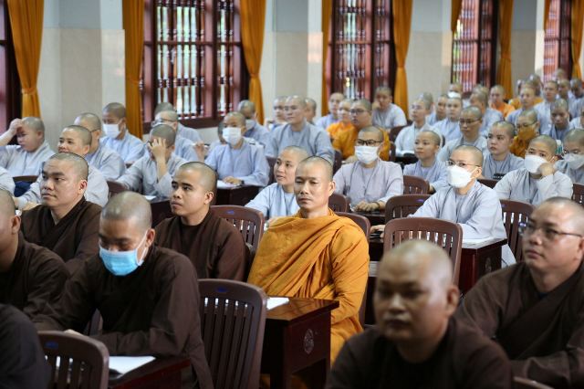 Thuyết trình về Lịch sử Công giáo cho Tăng Ni sinh khóa Hoằng pháp tại Học viện Phật giáo TP. HCM
