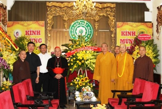 Đức Hồng y Phêrô Nguyễn Văn Nhơn chúc mừng Phật đản
