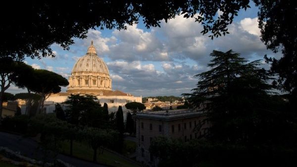Tìm kiếm phương thức giải quyết thiếu hụt ngân sách Tòa Thánh