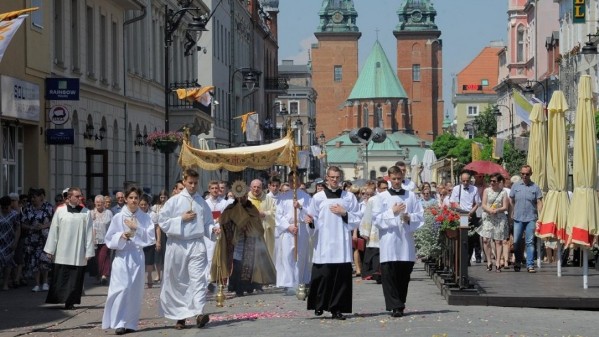 Hàng triệu người Ba Lan tham gia các cuộc rước kiệu Thánh Thể