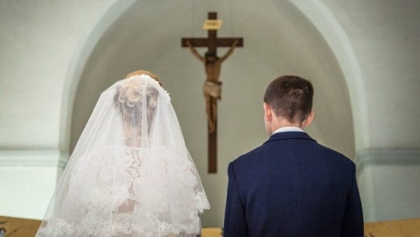 Dịch vụ trao tặng áo cưới của đan viện thánh Rita ở Ý