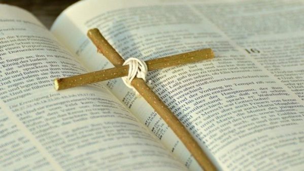Theo luật mới của Scotland, Kinh Thánh và Giáo lý có thể bị kết án là khích động hận thù