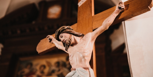 Tại sao Các tín hữu Công giáo sử dụng thập giá có Đức Giêsu trên đó?