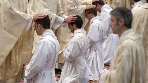 Số chủng sinh chịu chức linh mục gia tăng tại Tây Ban Nha