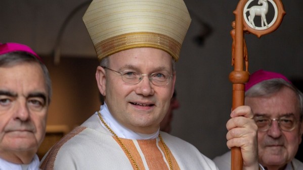 Đức Giám mục giáo phận Aachen chống linh mục phụ nữ