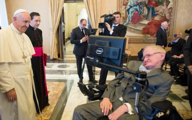Stephen Hawking, một đời say mê khoa học