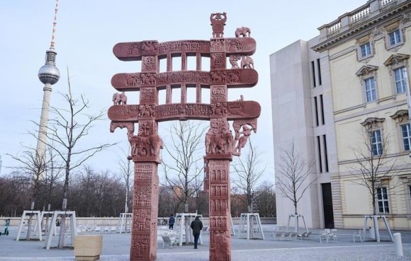 Bản sao của cổng phía Đông đại tháp Sanchi được dựng lên ở Berlin