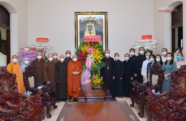 Chư tôn đức Ban Trị sự Phật giáo TP.HCM chúc mừng Giáng sinh năm 2021