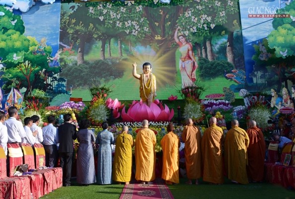 Trang nghiêm Đại lễ Phật đản tại Việt Nam Quốc Tự