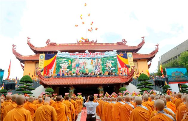 Trang nghiêm Đại lễ Phật đản PL.2561 tại TP.HCM